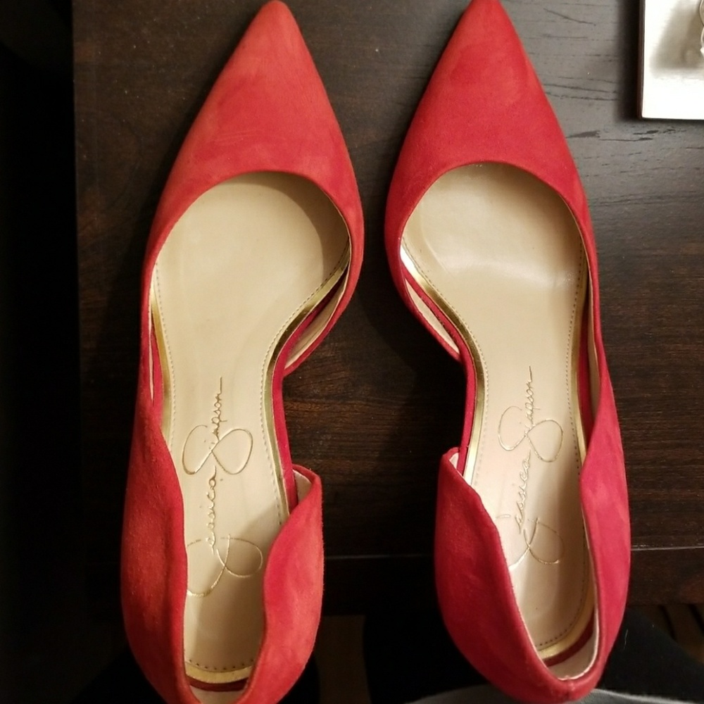 Red pump